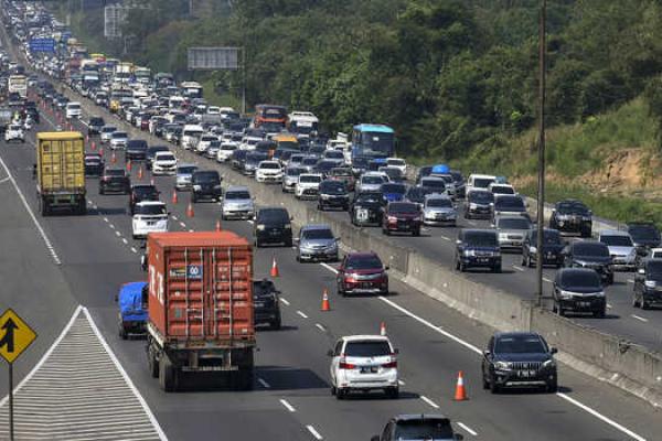 Jelang Idul Adha, Volume Lalu Lintas Ruas Tol Luar Jawa Naik