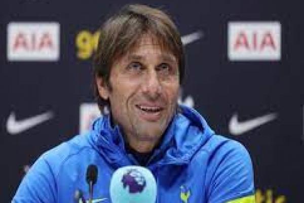 Pelatih Tottenham Hotspur Antonio Conte ((foto: Getty Images) 