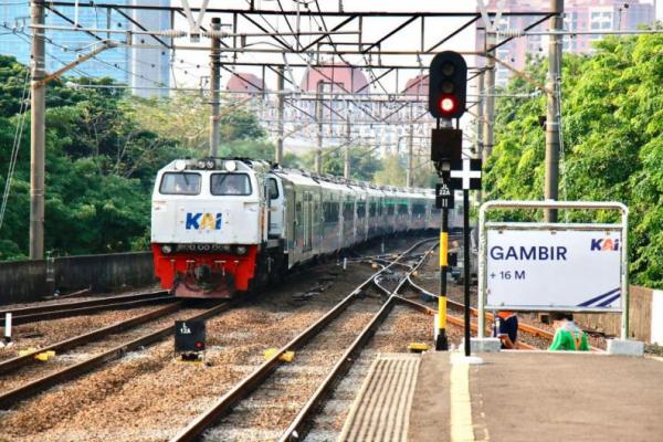 Kereta Api Jarak Jauh (KAJJ) di Stasiun Gambir, Jakarta Pusat. Foto: kai/katakini.com 