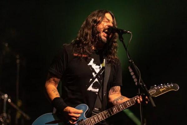 Buntut Skandal Bayi Perselingkuhan Dave Grohl, Foo Fighters Batal Tampil di Soundside Music Festival. (FOTO: VARIETY) 