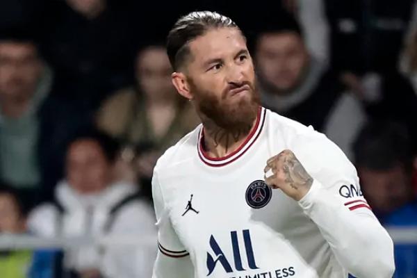 Sergio Ramos sehabis mencetak gol ke gawang Angers. Foto: MARCA 