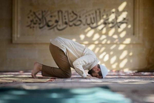 Ilustrasi salat jamak (FOTO: ISTOCK) 