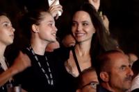 Shiloh, Putri Angelina Jolie Resmi Hapus Nama Pitt Lewat Pengumuman di Surat Kabar
