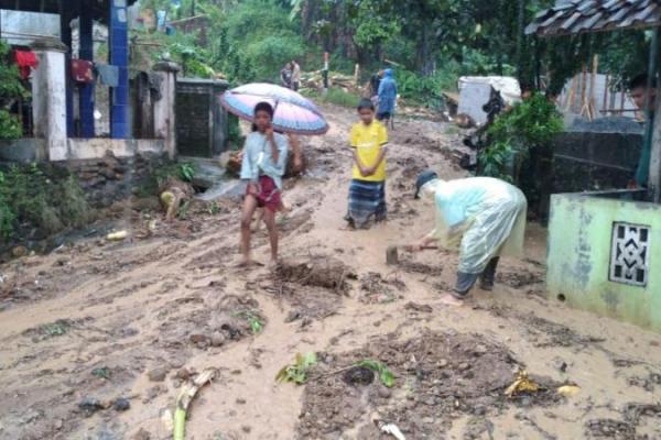 Ilustrasi - Bencana alam tanah longsor usai hujan lebat (Foto: Dok. BPBD) 