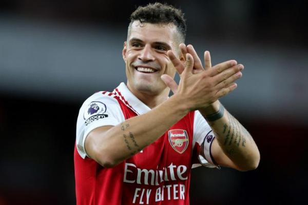  Granit Xhaka menyumbangkan satu gol saat Arsenal bertemu dengan Tottenham Hotspur dengan skor 3-1 dalam Derbi London Utara pada laga pekan kesembilan Liga Premier Inggris di Stadion Emirates, London, Sabtu.(foto: Getty Images/ goal.com) 