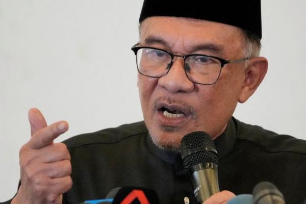 PM Malaysia Anwar Ibrahim, salah seorang tamu negara yang hadir jelang pelantikan Prabowo Subianto sebagai Presiden RI, Ahad (20/10/2024). Foto: Reuters 