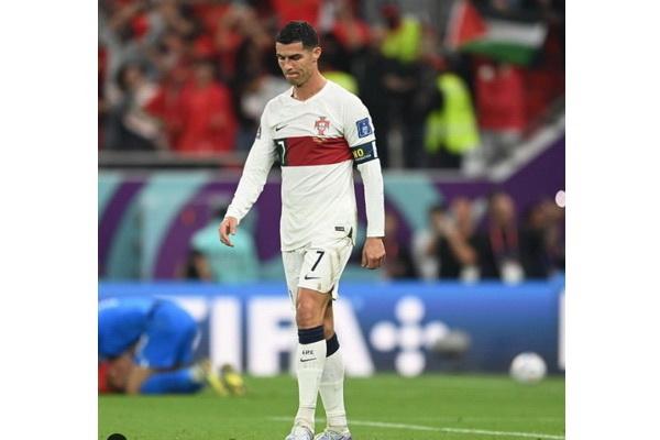 Cristiano Ronaldo sedih tim Portugal kalah dari Maroko, Sabtu malam (10/12/2022) di Piala Dunia 2022 Qatar. (FOTO: INSTAGRAM) 