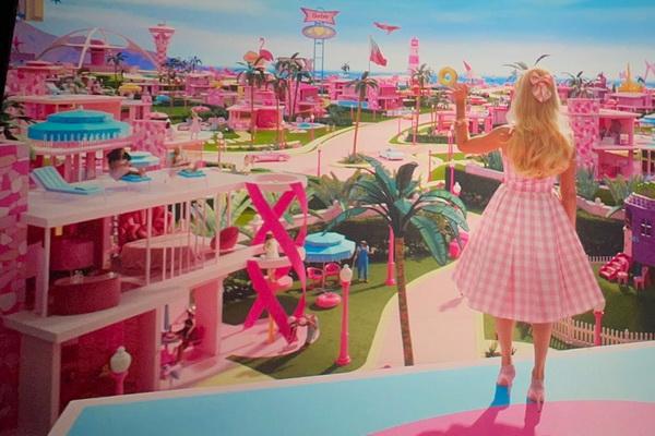 Trailer Film Barbie Rilis Intip Penampilan Serba Pink Margot Robbie