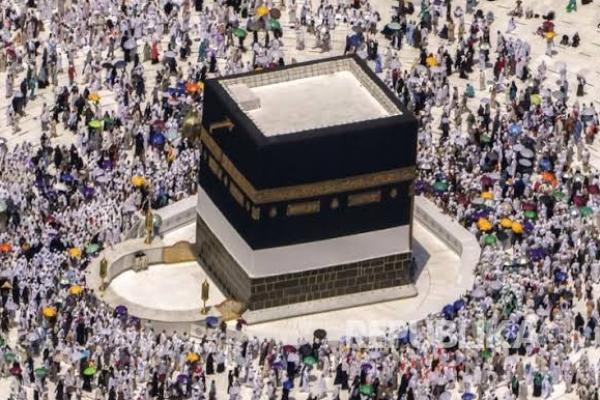 Berangkat dari Madinah ke Makkah, 8.902 Jamaah Haji Laksanakan Umrah Wajib 