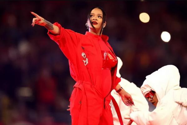 Rihanna Terlihat di Studio Rekaman, Penggemar Berteori Penyanyi Anti Bakal Rilis Album Baru. (FOTO: SHUTTERSTOCK) 