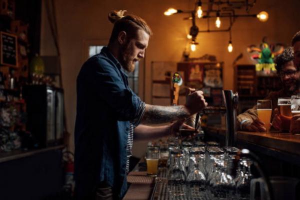 Ilustrasi bartender (FOTO: ISTOCK) 