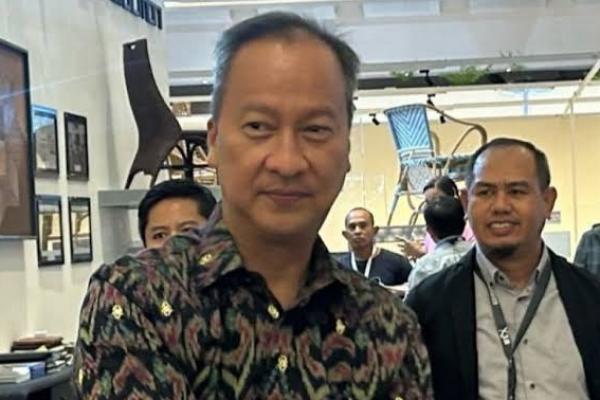 Menteri Perindustrian Agus Gumiwang Kartasasmita 