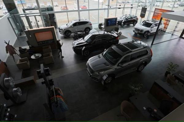 Mobil Haval yang diproduksi oleh pembuat mobil China Great Wall Motors dipajang di sebuah dealer di Artyom dekat Vladivostok, Rusia, 22 Maret 2023. Foto: Reuters 