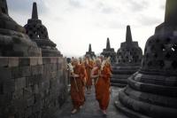 Waisak, Umat Buddha Kirab Dari Candi Mendut ke Candi Borobudur