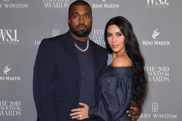 Sebelum Bercerai, Kim Kardashian Berusaha Memperjuangkan Pernikahannya dengan Kanye West. (FOTO: GETTY IMAGES) 