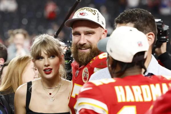 Bakal Sibuk di Musim NFL, Travis Kelce Habiskan Waktunya untuk Taylor Swift   