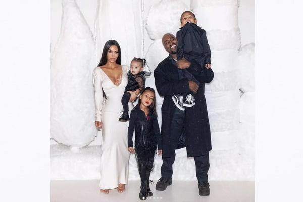 Jadi Ibu Tunggal, Kim Kardashian Sedih Mantan Suaminya Kanye West tak Pernah Habiskan Waktu dengan 4 Anaknya (FOTO: INSTAGRAM) 