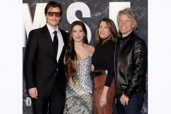 Jon Bon Jovi Ikutan Bulan Madu Bareng Putranya dan Millie Bobby Brown di Sardinia