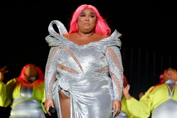 Sangkal Tuduhan Pakai Ozempic, Lizzo Akui Kebiasaan Makan Berlebihan. (FOTO: GETTY) 