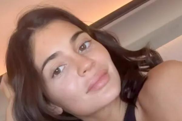 Kini Berambut Pendek, Kylie Jenner Merindukan Rambutnya yang Panjang dan Bergelombang