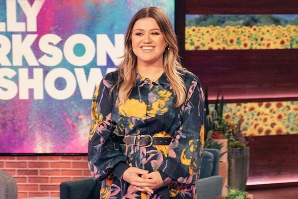 Berat Badannya Turun, Kelly Clarkson Bantah Pakai Ozempic