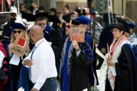 Protes Perang Israel di Gaza, Puluhan Mahasiswa Yale Gelar Pemogokan saat Wisuda