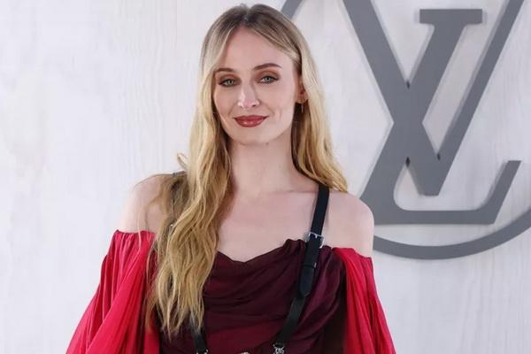 Sophie Turner Akui Jadi Ibu Dua Anak Berdampak Positif pada Kesehatan Mentalnya