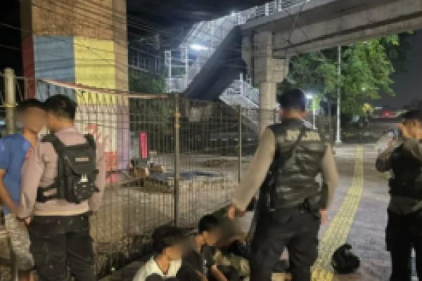 Sok Jago Konvoi Bawa Senjata Tajam, Empat Remaja Diringkus Polisi