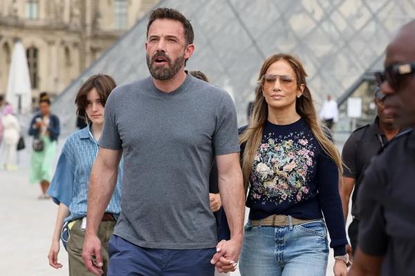 Spekulasi Perceraian Meningkat, Jennifer Lopez dan Ben Affleck Saling Menjauhkan Diri