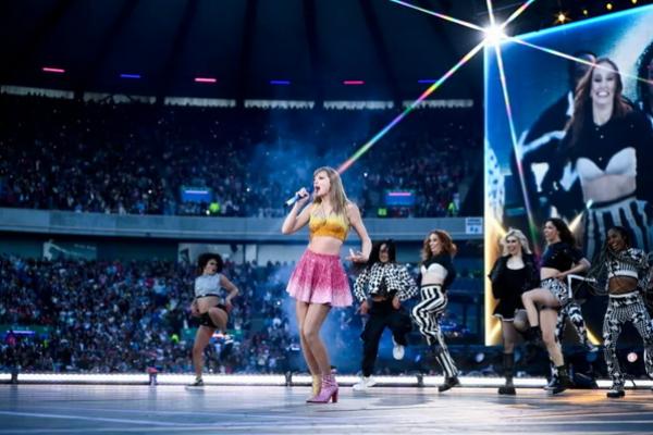 Ilustrasi Taylor Swift gelar konser di Edinburgh, Skotlandia. (FOTO: GETTY IMAGE/TAS MANAGEMENT) 