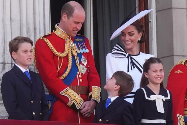 Dari kiri: Pangeran George, Pangeran William, Pangeran Louis, Kate Middleton dan Putri Charlotte di Trooping the Color 2024. (FOTO: GETTY IMAGE) 