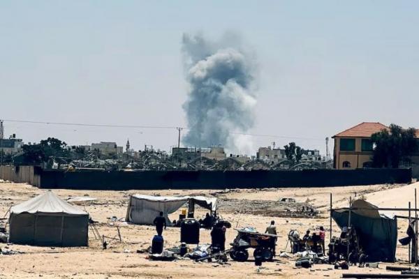 Asap mengepul saat serangan Israel di Rafah, 3 Juni 2024. REUTERS 