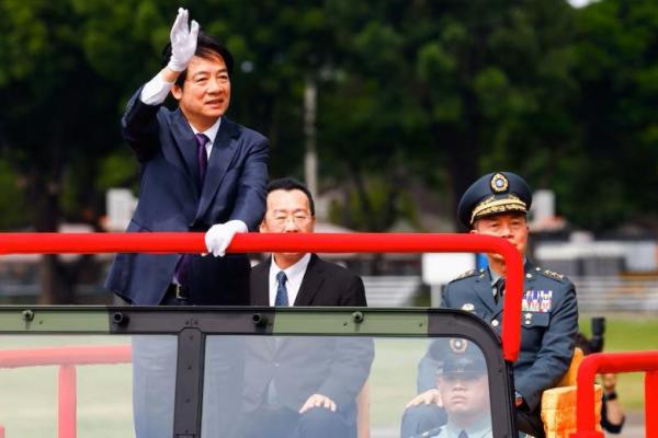 Presiden Taiwan Lai Ching-te mengunjungi Akademi Militer Republik Tiongkok, di Kaohsiung, Taiwan 16 Juni 2024. REUTERS 