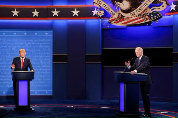 Donald Trump dan Joe Biden dalam debat kampanye presiden kedua tahun 2020 di Universitas Belmont di Nashville, Tennessee, AS, 22 Oktober 2020. REUTERS 
