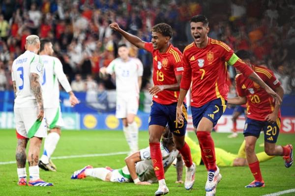 Spanyol versus Italia Diwarnai Gol Bunuh Diri