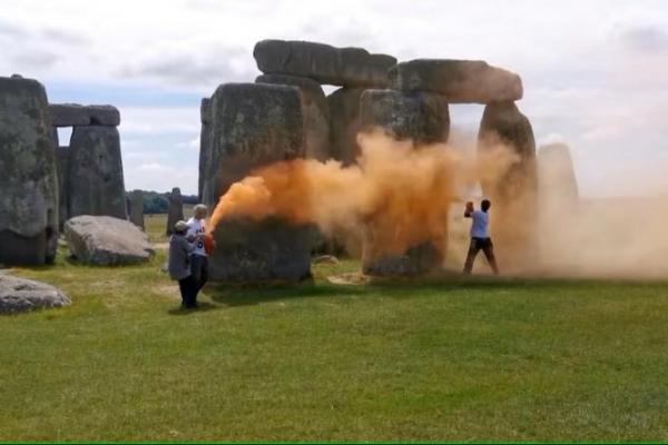 Miris, Pengunjuk Rasa Lingkungan Hidup Rusak Monumen Prasejarah di Inggris dengan Cat