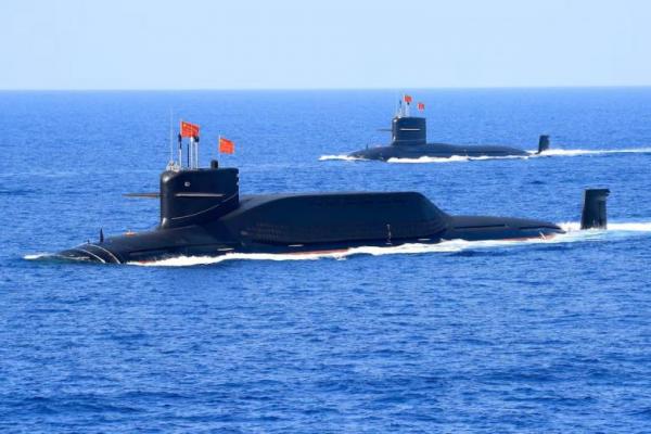 Kapal selam rudal balistik kelas Jin Tipe 094A bertenaga nuklir milik Angkatan Laut China saat pertunjukan militer di Laut Cina Selatan pada 12 April 2018. CHINA-ARMY/NUCLEAR REUTERS 