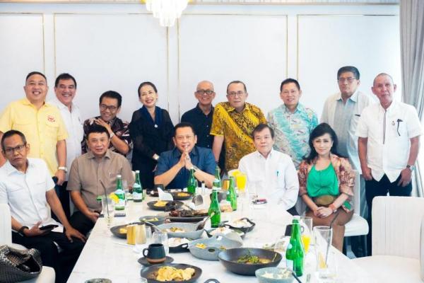 Ketua MPR Bambang Soesatyo alias Bamsoet (tengah) memimpin rapat Pengurus Harian Asosiasi Rekanan Pengadaan Barang dan Distributor (ARDIN) Indonesia di Parle Senayan Jakarta, Jumat (Foto: Humas MPR 