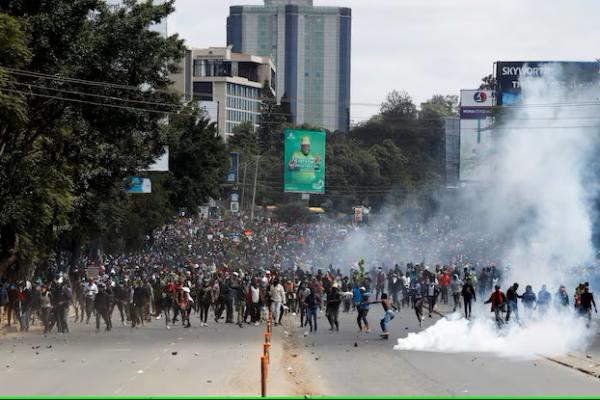 Masyarakat menghadiri demonstrasi menentang usulan RUU keuangan Kenya 2024-2025 di Nairobi, Kenya, 25 Juni 2024. REUTERS 