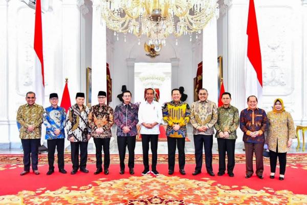 Ketua MPR RI, Bambang Soesatyo atau Bamsoet (kelima dari kanan) usai melakukan Rapat Konsultasi antara Pimpinan MPR RI dengan Presiden Joko Widodo, di Istana Negara, Jakarta, Jumat (Foto: Humas MPR) 