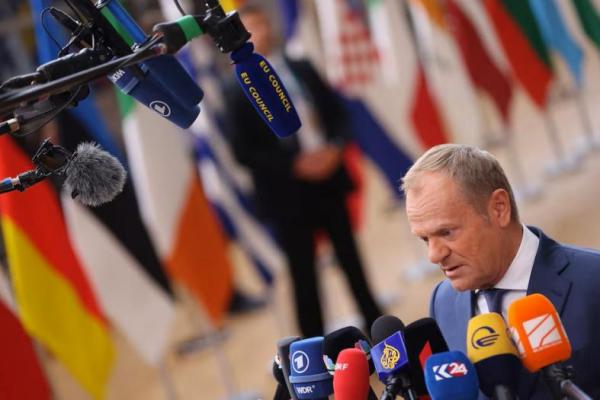 Perdana Menteri Polandia Donald Tusk berbicara kepada media pada hari pertama KTT pemimpin Uni Eropa di Brussels, Belgia 27 Juni 2024. REUTERS 