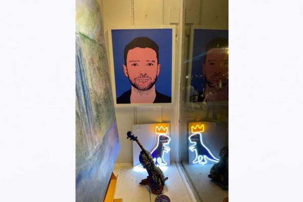 Foto Wajah Penangkapan Justin Timberlake Diubah Jadi Karya Seni di Galeri Sag Harbor