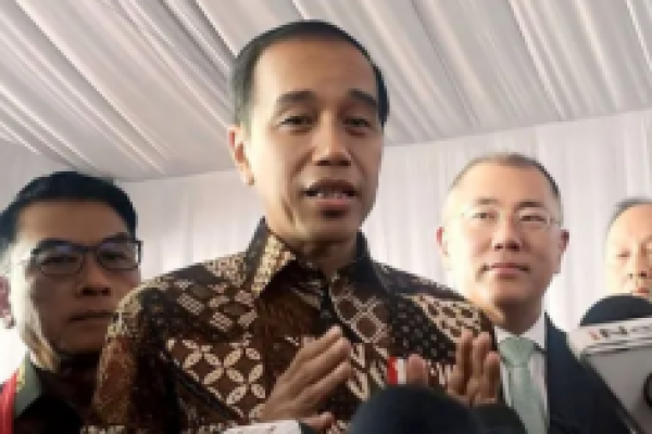 Presiden Joko Widodo (Jokowi) menanggapi desakan mundur terhadap Menkominfo Budi Arie Setiadi. (foto:Antara) 