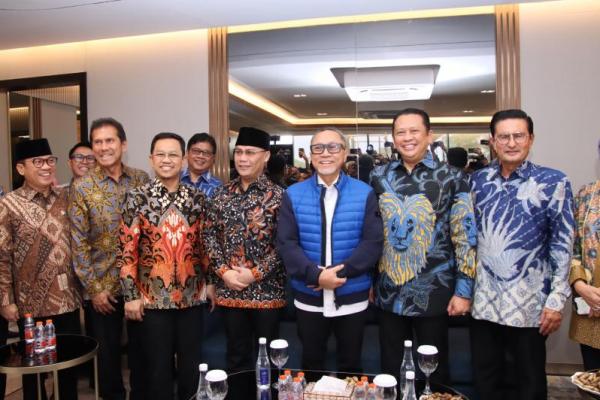 Pimpinan MPR RI menggelar Kunjungan/ Silaturahmi Kebangsaan kepada Ketua Umum Partai Amanat Nasional (PAN) dan Ketua MPR Periode 2014-2019, Zulkifli Hasan, di Gedung DPP PAN, Pancoran, Jakarta Selatan, Rabu (Foto: Humas MPR) 