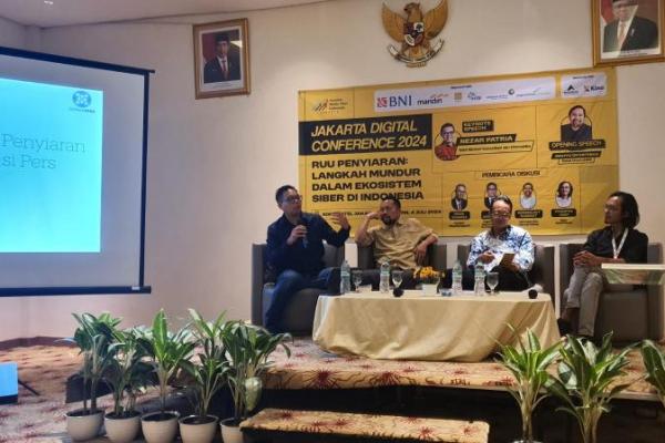 Ketua Komisi Pengaduan dan Penegakan Etika Pers Dewan Pers Yadi Hendriana (kiri) dalam diskusi bertajuk RUU Penyiaran: Langkah Mundur dalam Ekosistem Siber di Indonesia, yang diselenggarakan Asosiasi Media Siber Indonesia (AMSI) Jakarta (Foto: Istimewa) 