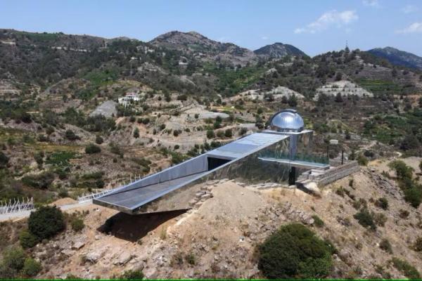 Tampilan drone menunjukkan observatorium astronomi Troodos di desa Agridia, Siprus 13 Juni 2024. REUTERS 