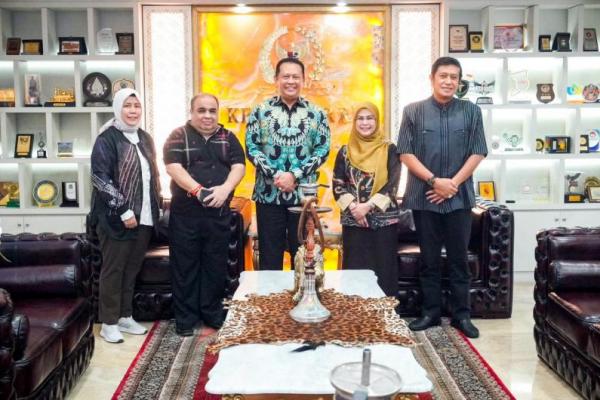 Ketua MPR Bambang Soesatyo alias Bamsaoet (tengah) mendukung rencana pembuatan film nasional bertajuk `Sang Guru` (Foto: Humas MPR) 