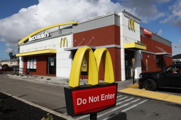 McDonald`s di Australia mengurangi jam operasional sarapannya karena keterbatasan pasokan telur. (FOTO: JUSTIN SULLIVAN/GETTY IMAGE/AFP) 