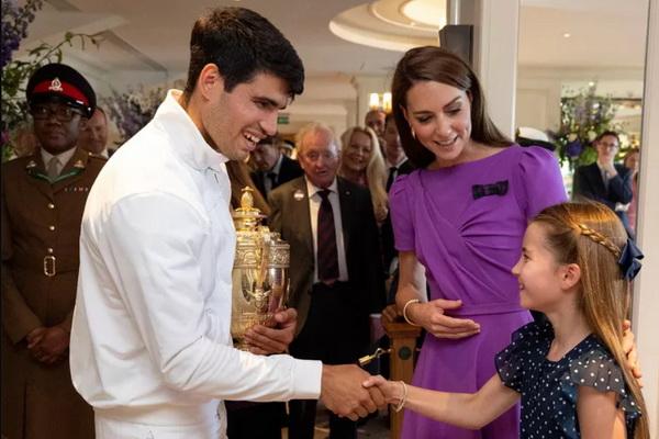 Kate Middleton Bangga Putri Charlotte Salaman dengan Juara Putra Wimbledon Carlos Alcaraz