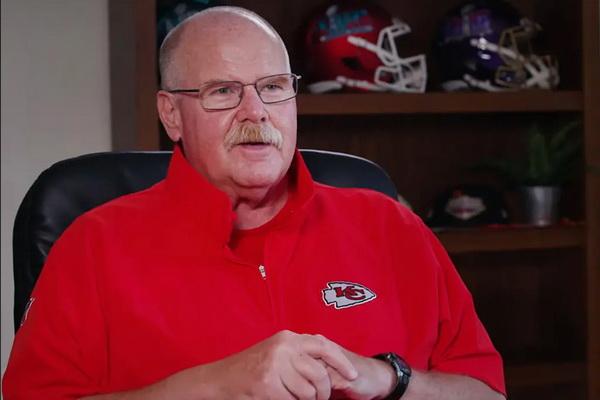 Pelatih Kansas City Chiefs Andy Reid Ungkap Perilaku Travis Kelce dengan Ketenaran Taylor Swift